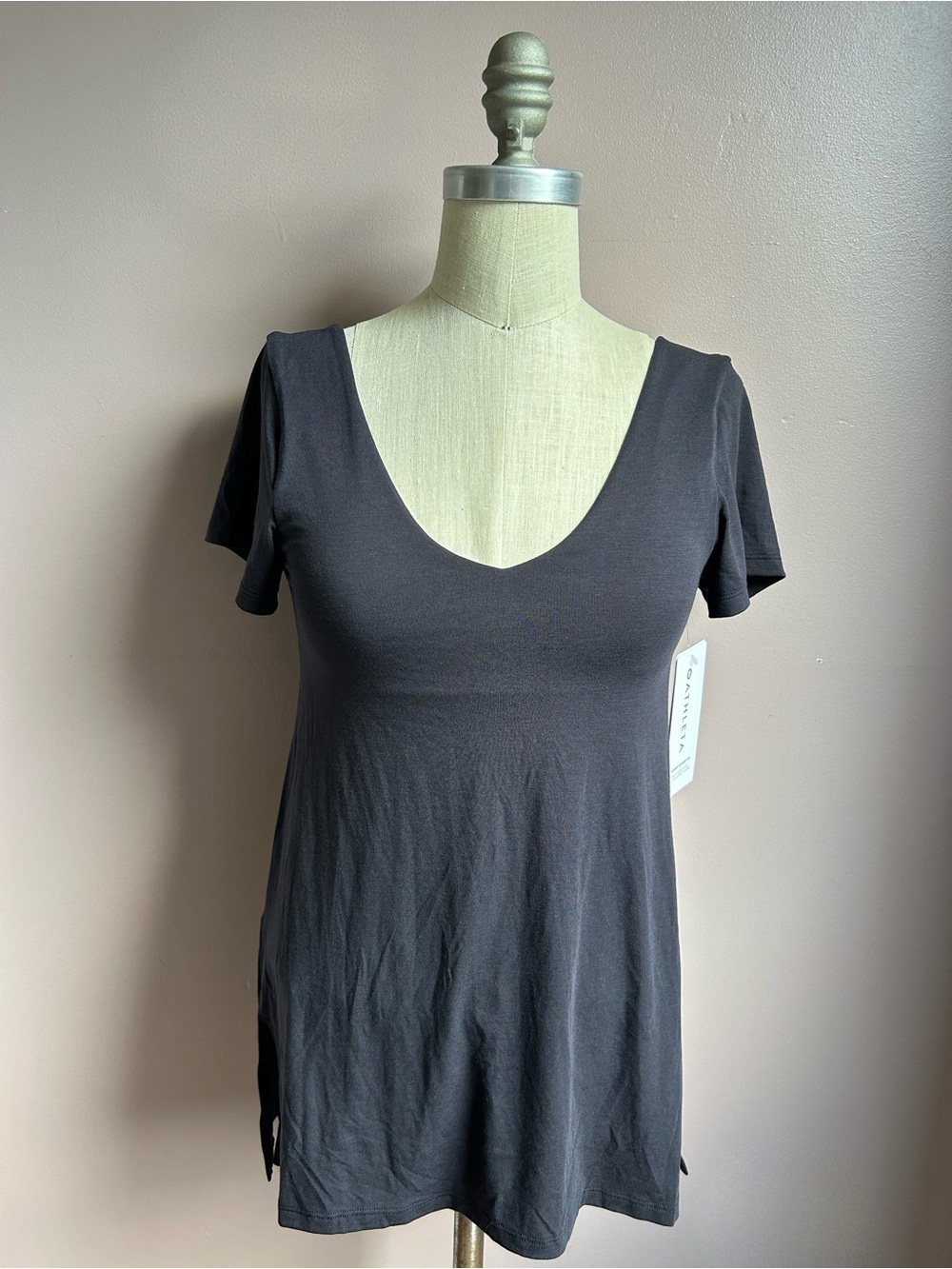 NWT Athleta Essence Support Top with Built-In Bra Size XS Workout Top